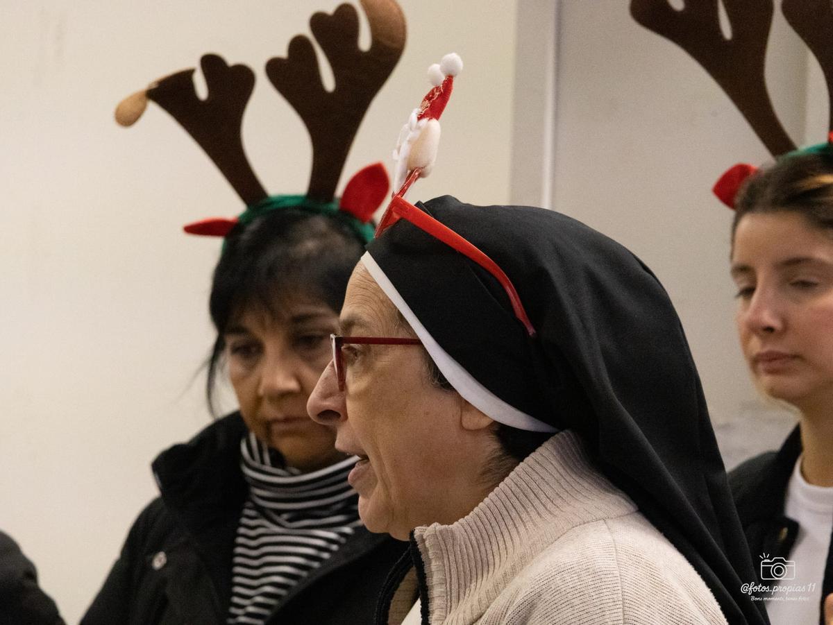 La Fundació del Convent de Santa Clara reparteix joguines a infants de la plataforma d'aliments