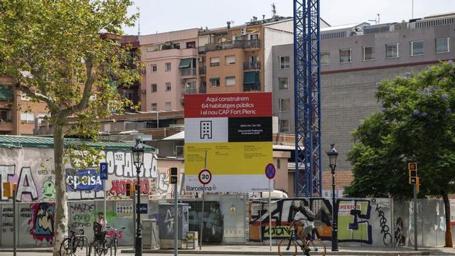 Cantonada on s’està aixecant el futur CAP Fort Pienc.  | BELÉN GONZÁLEZ