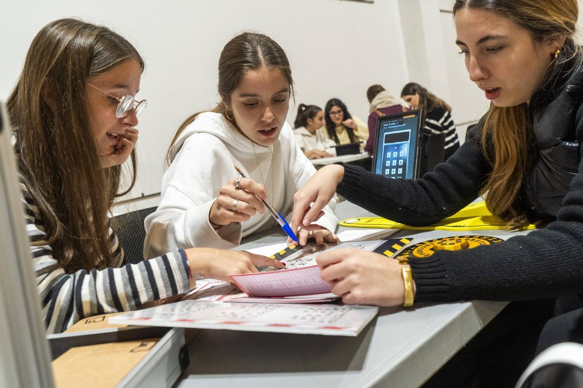 Totes les fotos de la jornada de tarda del programa 'Ambaixadores de les Matemàtiques' Totes les fotos de la jornada de tarda del programa 'Ambaixadores de les Matemàtiques'