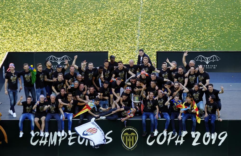 La fiesta del Valencia CF con la afición