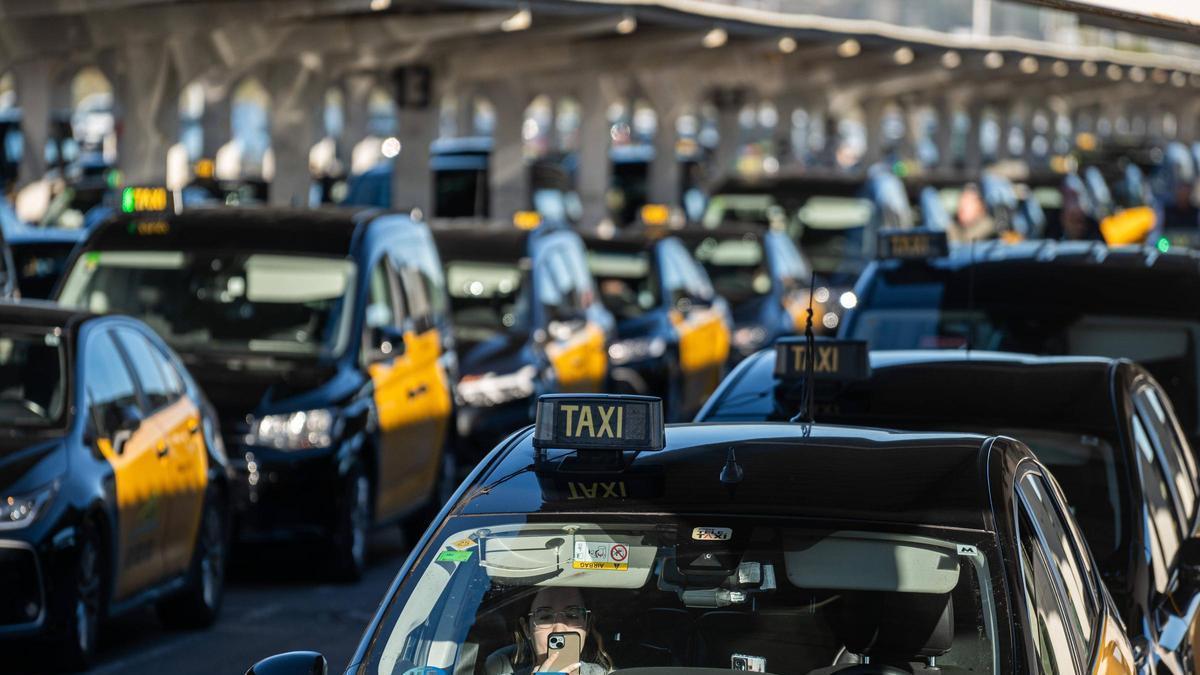 Fin a una excepción histórica: los taxistas estarán obligados a abrocharse el cinturón a partir del 1 de octubre