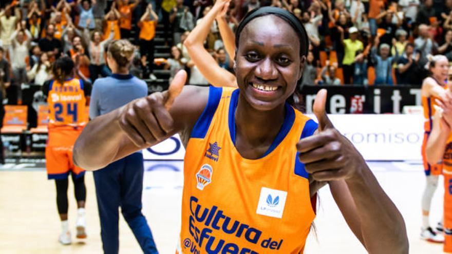 Meiya Tirera continúa ascendiendo en la historia del Valencia Basket