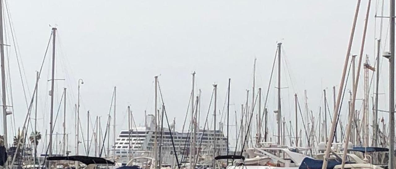 El crucero que ha entrado en el Puerto este Martes Santo