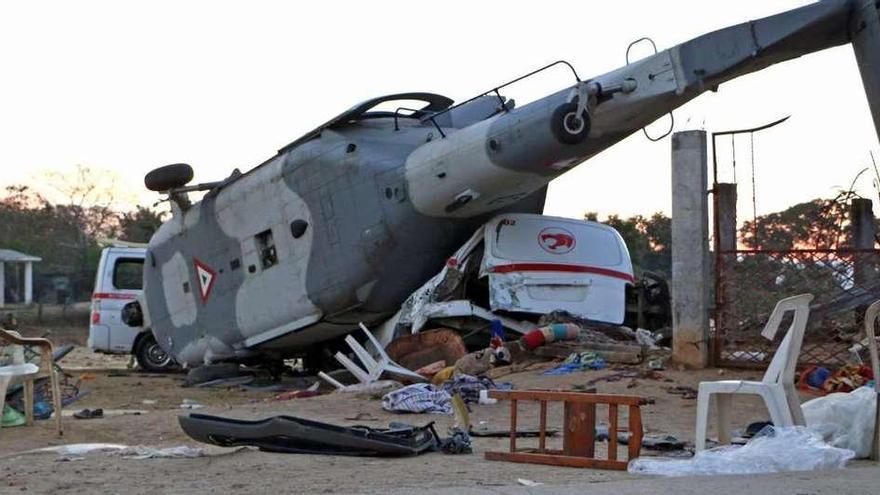 Trece muertos al estrellarse un helicóptero que evaluaba los daños del terremoto en México