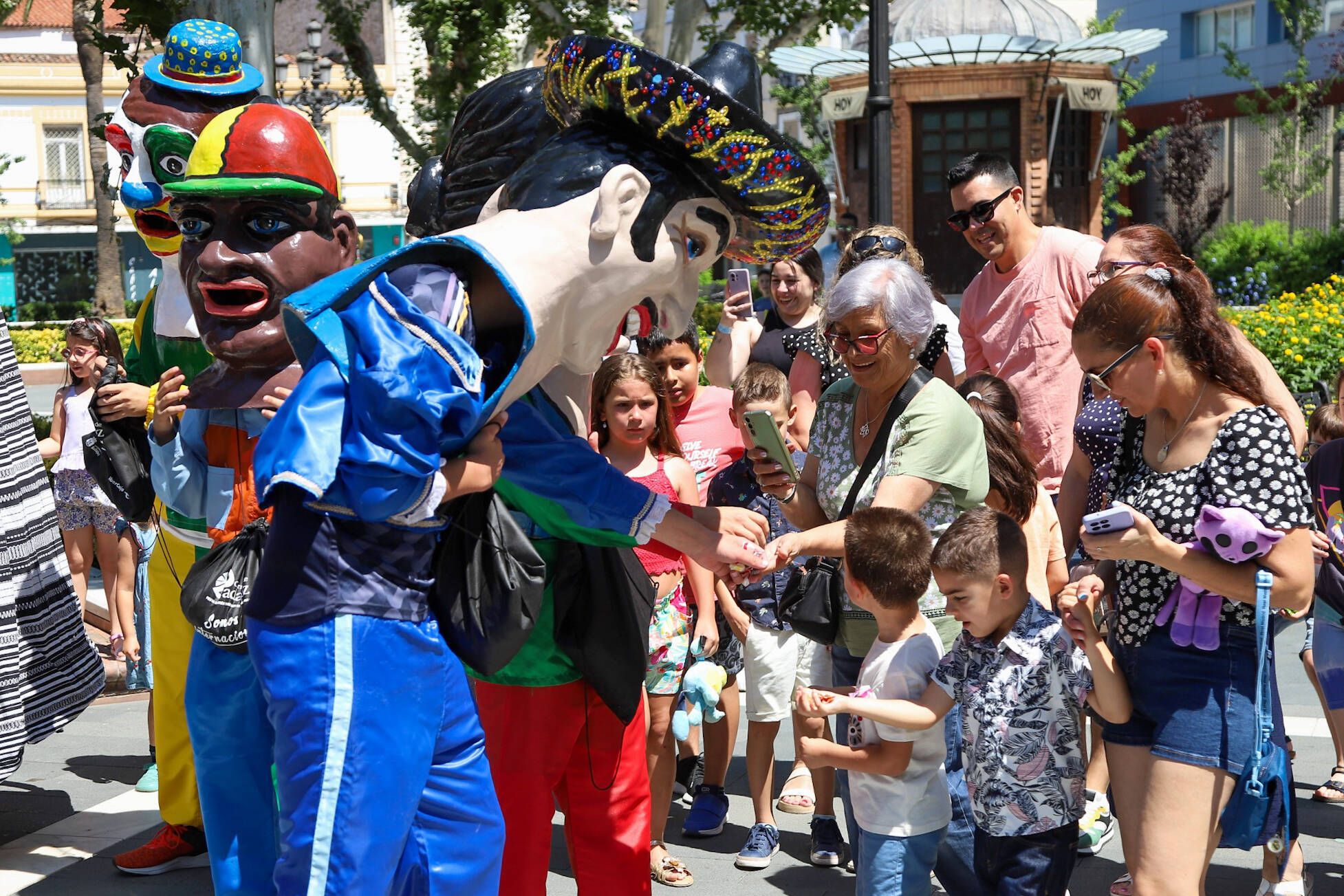 Gigantes y Cabezudos en Badajoz: una tradición que recuerdan los mayores y disfrutan los niños