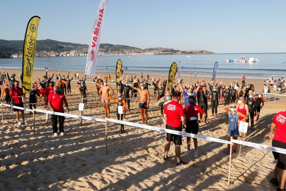 400 nadadores desafían a las aguas de Praia América. // Alba Villar