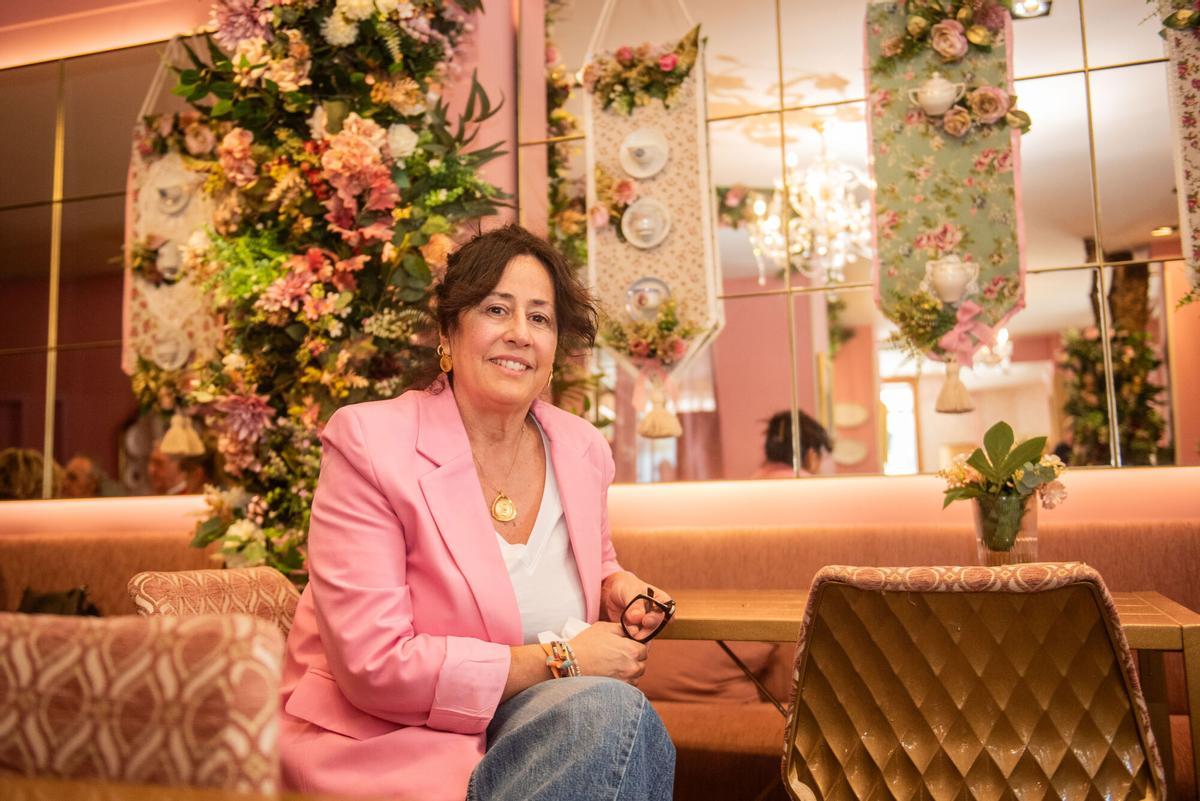 Begoña Teijo, la propietaria de este popular salón de té de Arteixo.