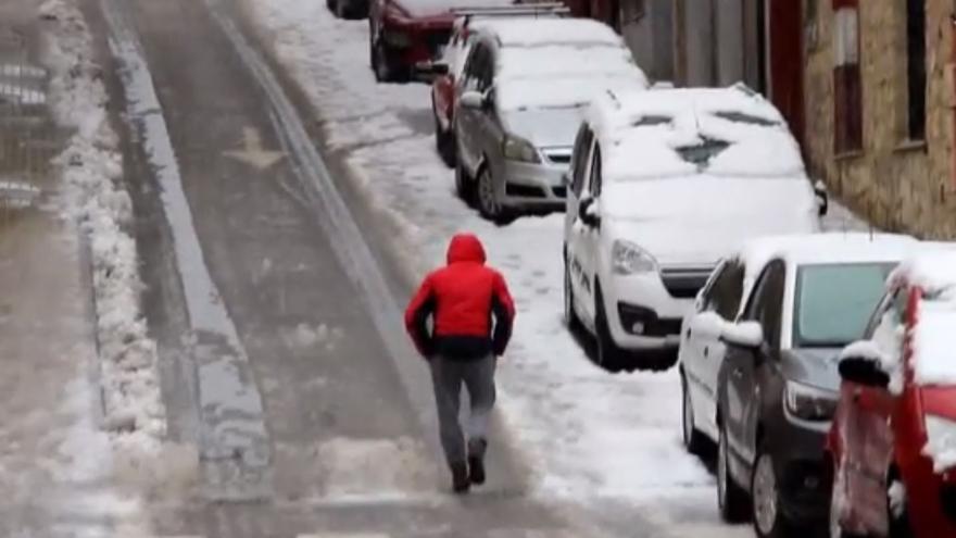 La nieve tiñe de blanco las comarcas de l'Alcoià y El Comtat