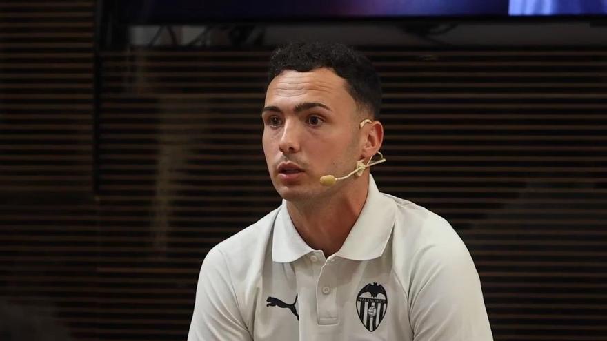 Arnau Martínez y sus comienzos como delantero