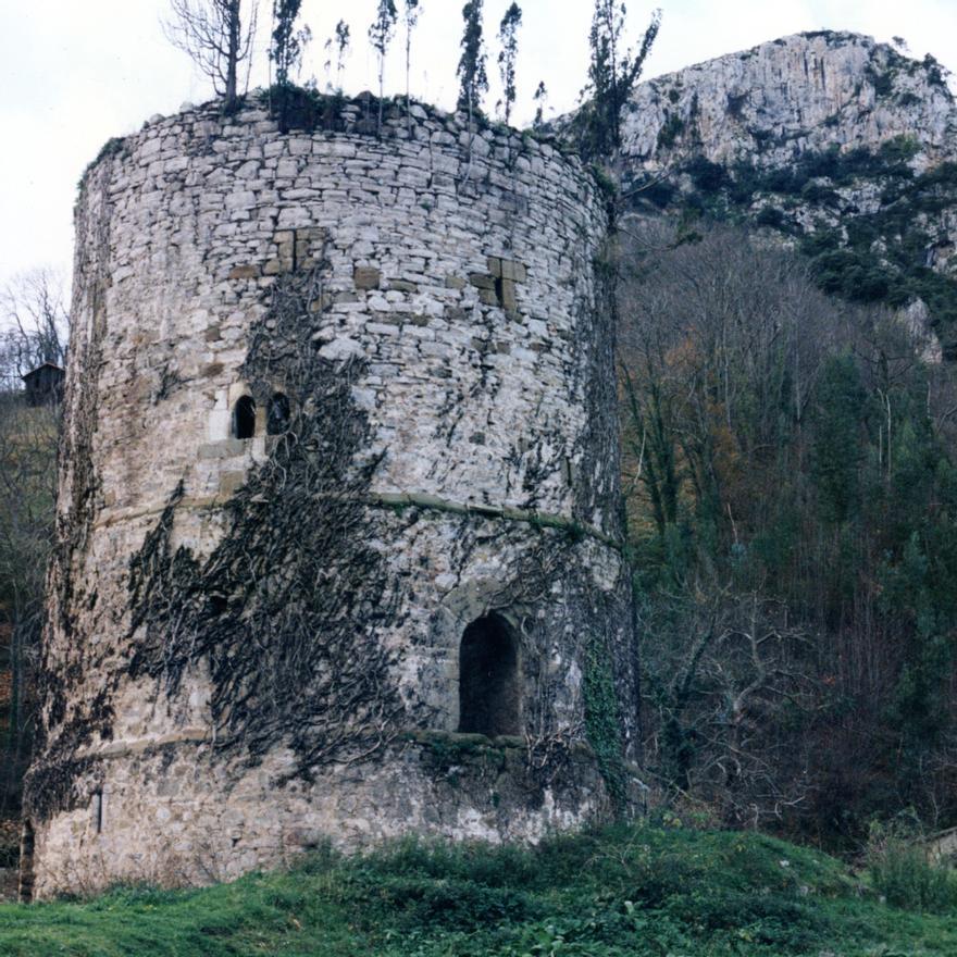 Torre de Proaza.jpg