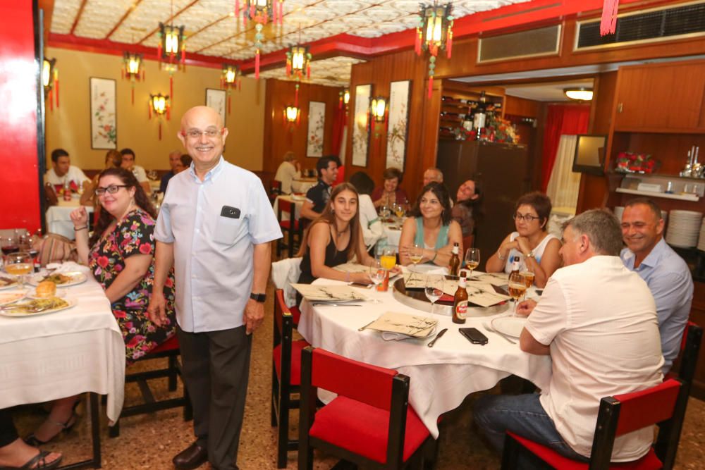 El popular restaurante chino de la Marina cierra por jubilación de sus propietarios.