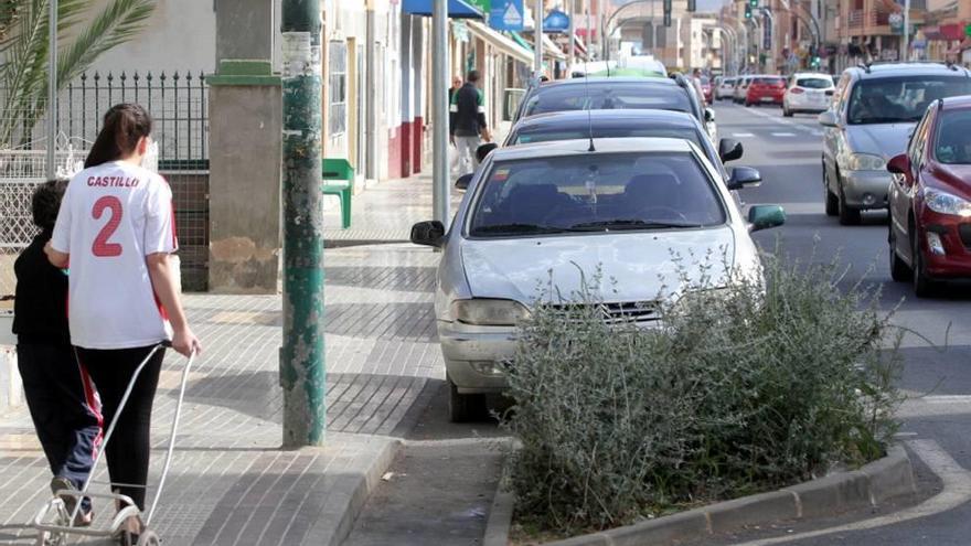 Nuevas obras en la avenida principal de Los Dolores para dotarla de más aparcamiento