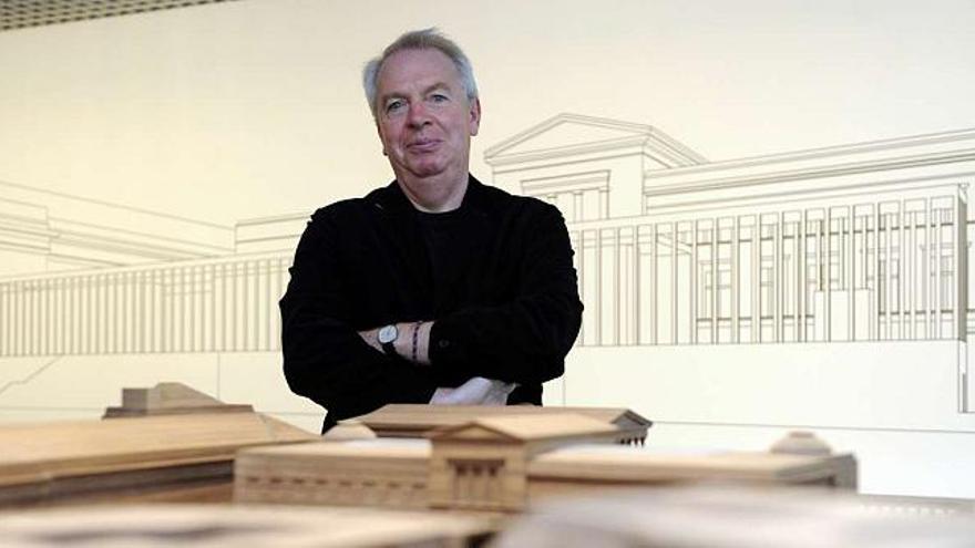 El arquitecto británico David Chipperfield, ayer, en A Coruña. / juan varela