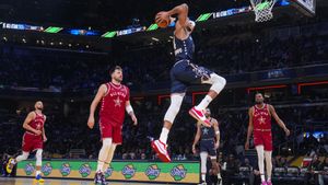Milwaukee Bucks forward Giannis Antetokounmpo (34) goes up for a dunk during the second half of an NBA All-Star basketball game in Indianapolis, Sunday, Feb. 18, 2024. (AP Photo/Darron Cummings)