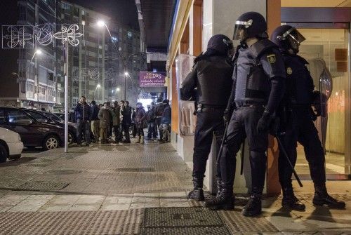 Unas 300 personas han tomado parte en una manifestación violenta contra la conversión de una calle en bulevar