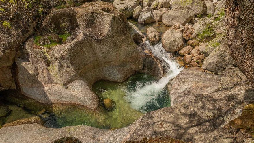 La capital mundial de las piscinas naturales, al lado de Extremadura