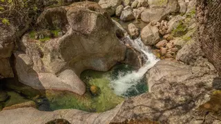 La capital mundial de las piscinas naturales, al lado de Extremadura