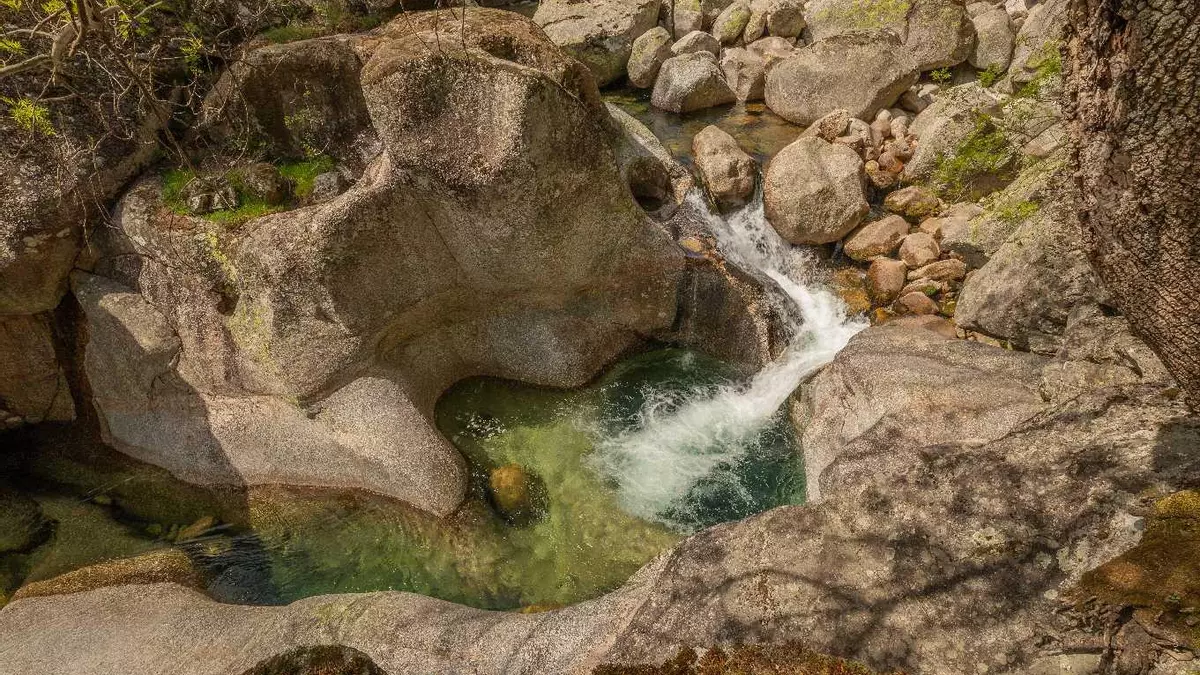 La capital mundial de las piscinas naturales, al lado de Extremadura