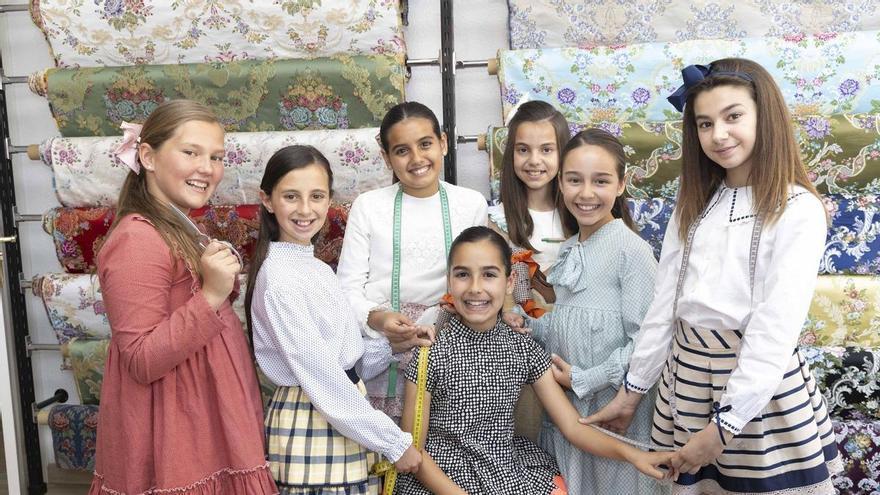 Tradición a medida: la Bellea del Foc Infantil y sus damas inician el camino hacia sus trajes oficiales