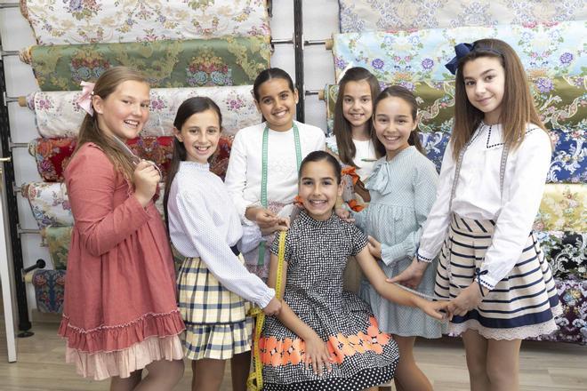 Tradición a medida: la Bellea del Foc Infantil y sus damas inician el camino hacia sus trajes oficiales