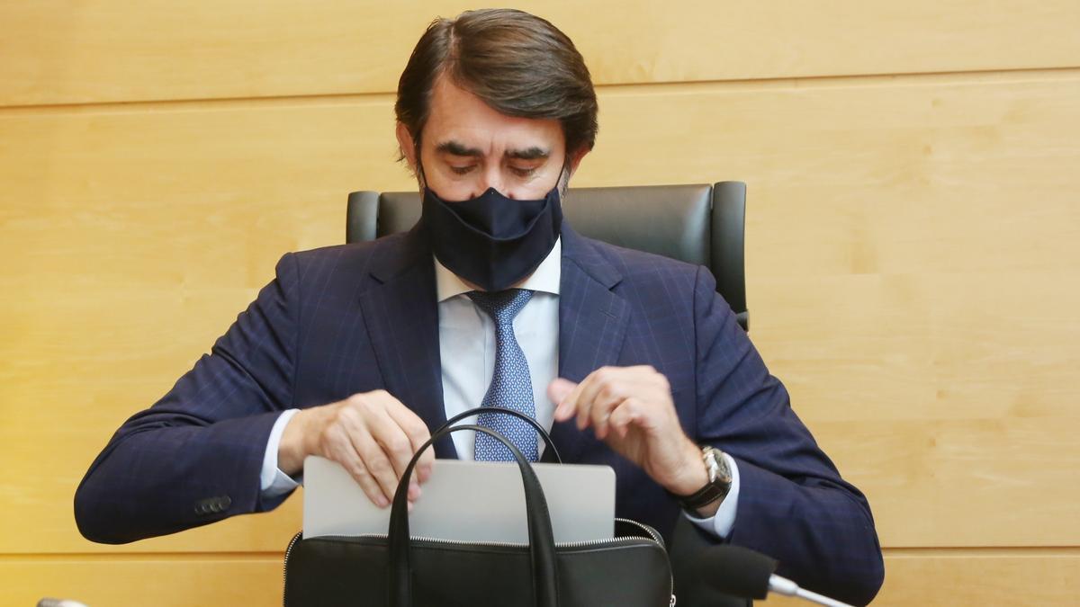 El consejero Suárez-Quiñones durante una rueda de prensa.