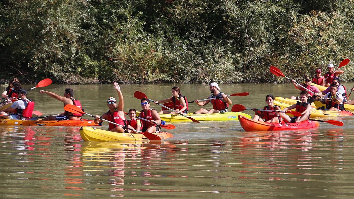 Piragüistas durante un recorrido por el Alto Guadalquivir