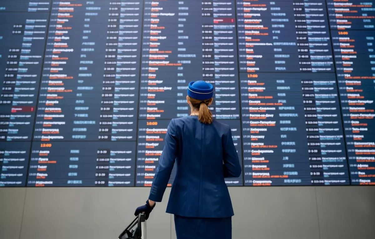 3 códigos ocultos de las azafatas que debes saber para tu próximo vuelo