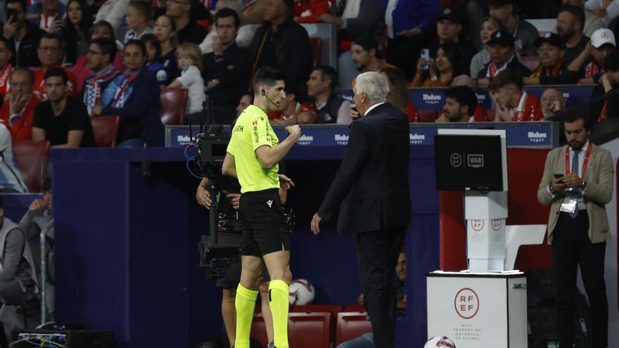 Busquets Ferrer, árbitro del derbi madrileño: &quot;El protocolo que apliqué es el mismo que hay en el fútbol base y el que debe emplearse&quot;