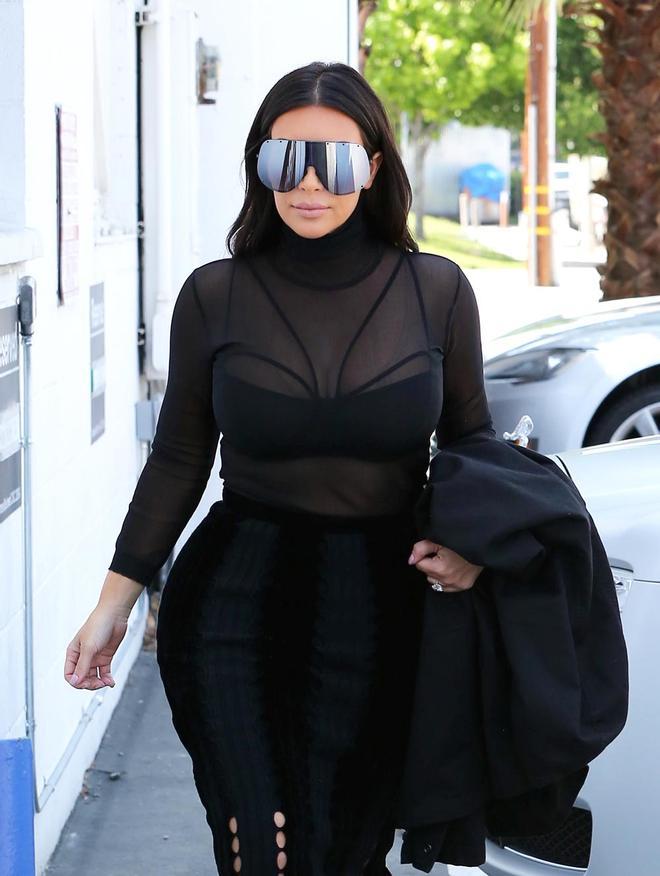 Kim Kardashian sorprendió con estas gafas de sol en abril de 2016