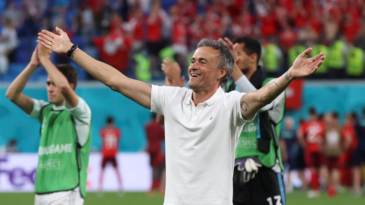 Luis Enrique celebra el pase a semifinales ante Suiza.