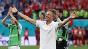 Luis Enrique celebra el pase a semifinales ante Suiza.