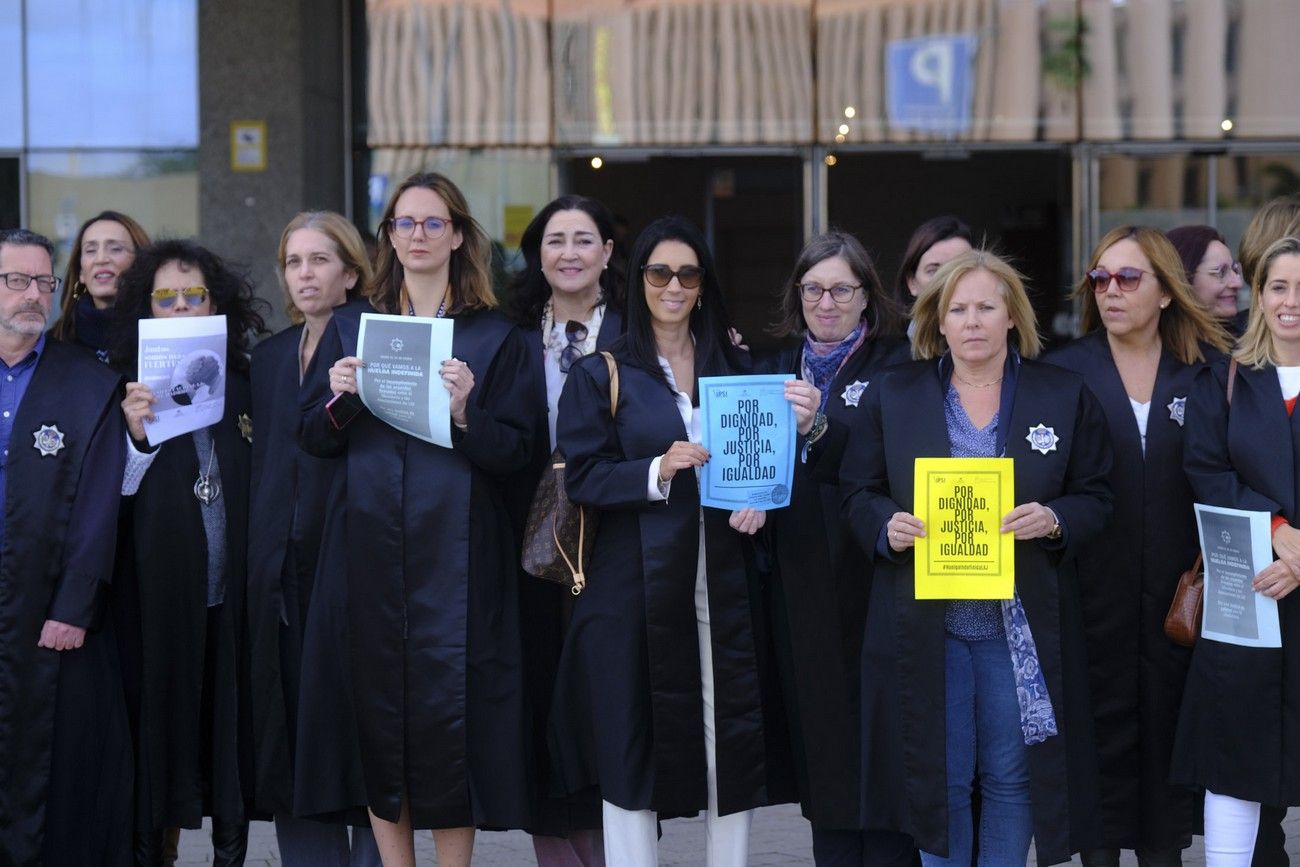 Concentración de letrados de la Administración de Justicia en Las Palmas de Gran Canaria