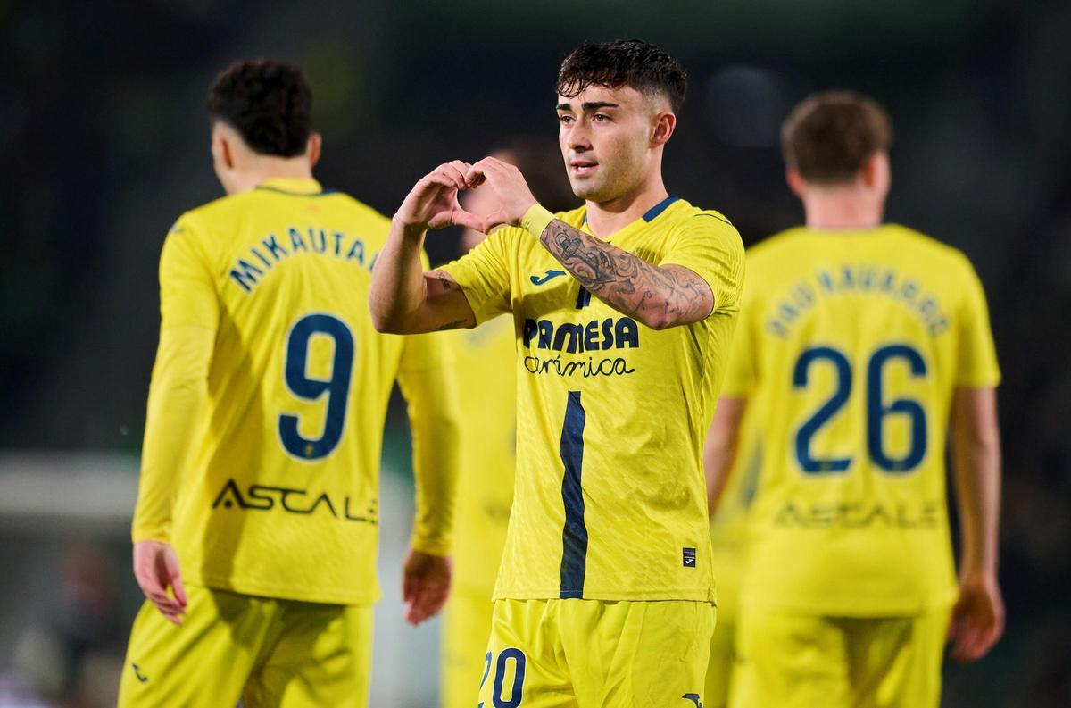 Alberto Moleiro celebra un gol en su partido ante el Elche CF