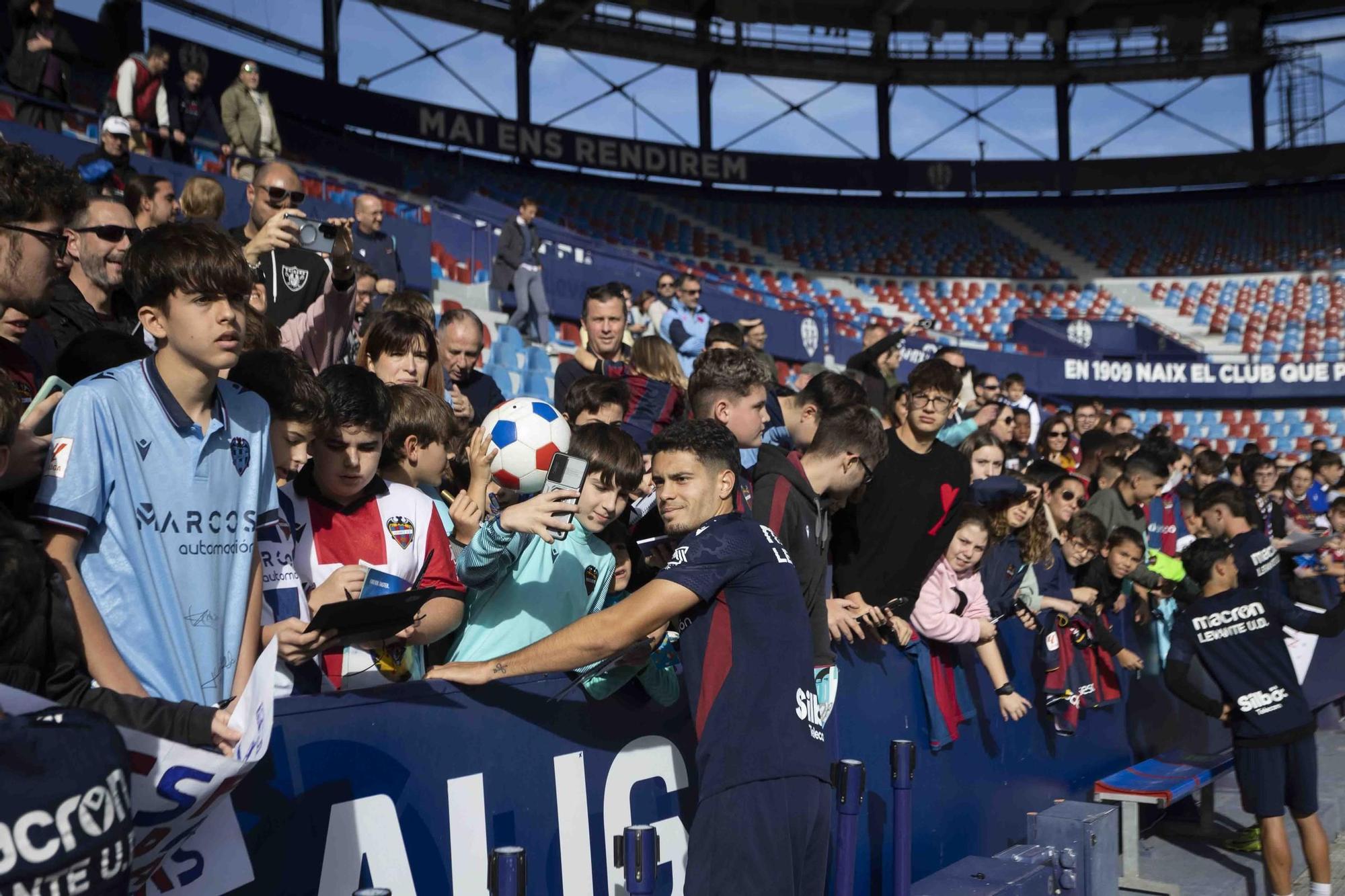 Puertas abiertas entrenamiento Levante