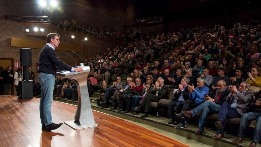 Feijóo ante el público que acudió al mitin de Lugo. // FdV