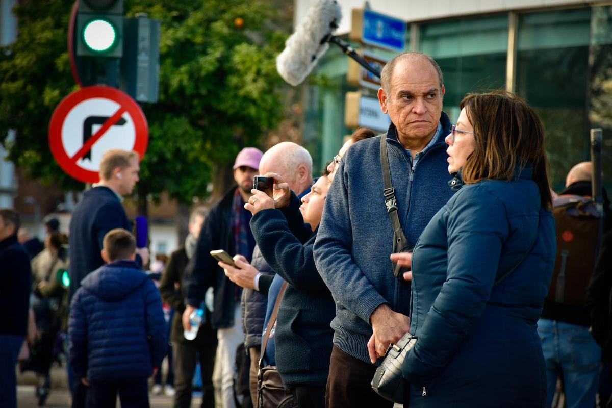 El edificio de Valencia reune vecinos y curiosos