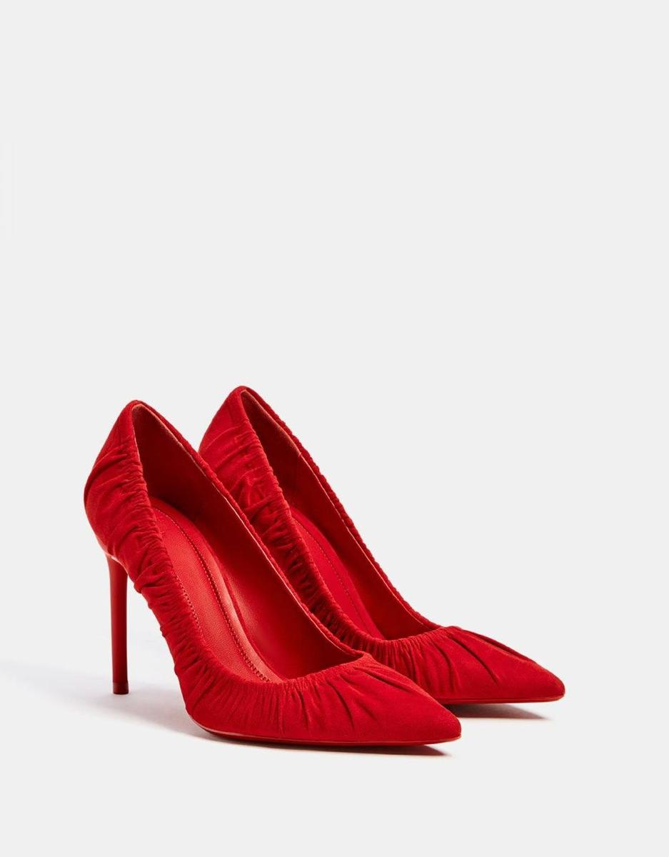 Zapatos rojos de Bershka (Precio: 18,19 euros)