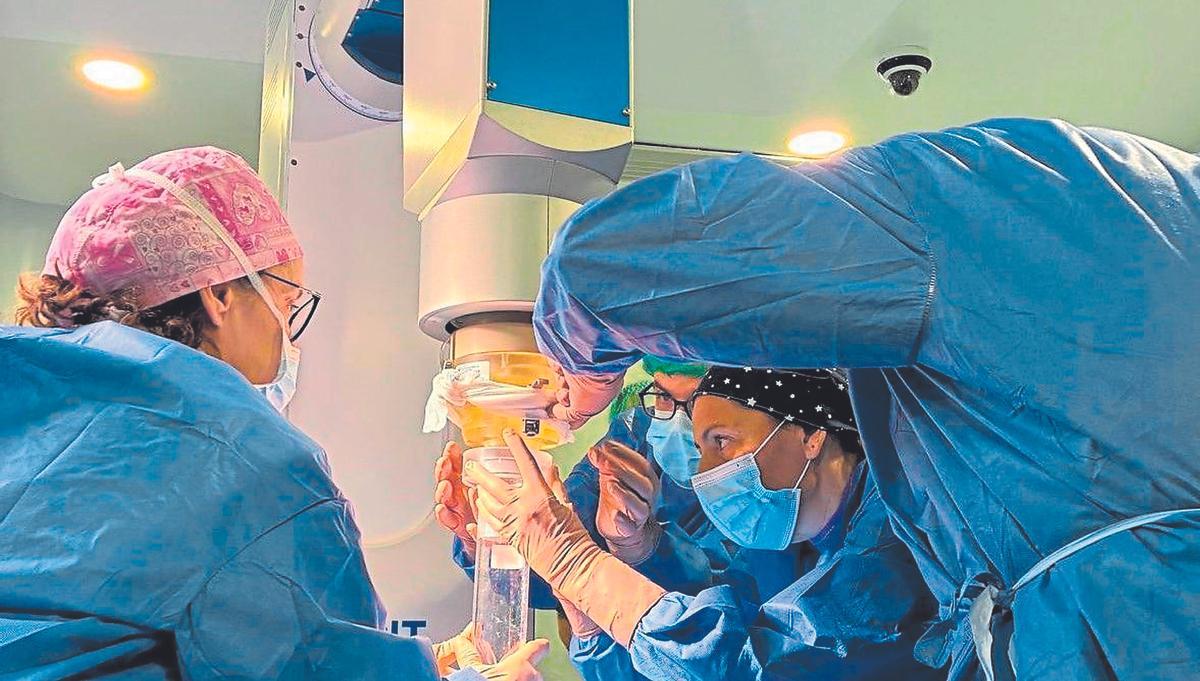 Imagen de archivo de un tratamiento de radioterapia intraoperatoria en el Hospital Clínico de València.
