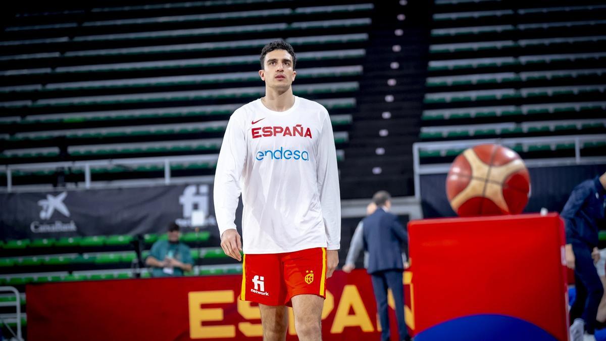 Álex Reyes, abans del seu únic partit internacional fins ara