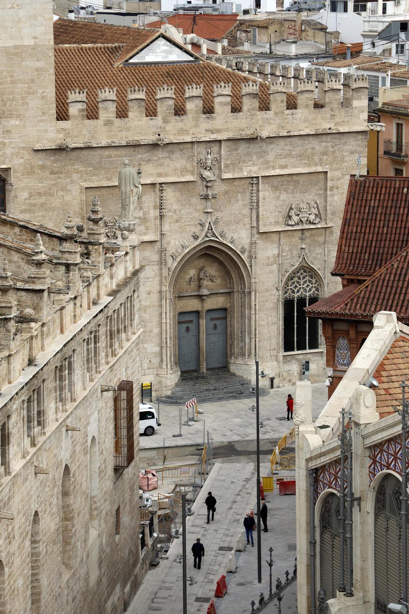 Los vehículos vuelven a la Plaza de Brujas