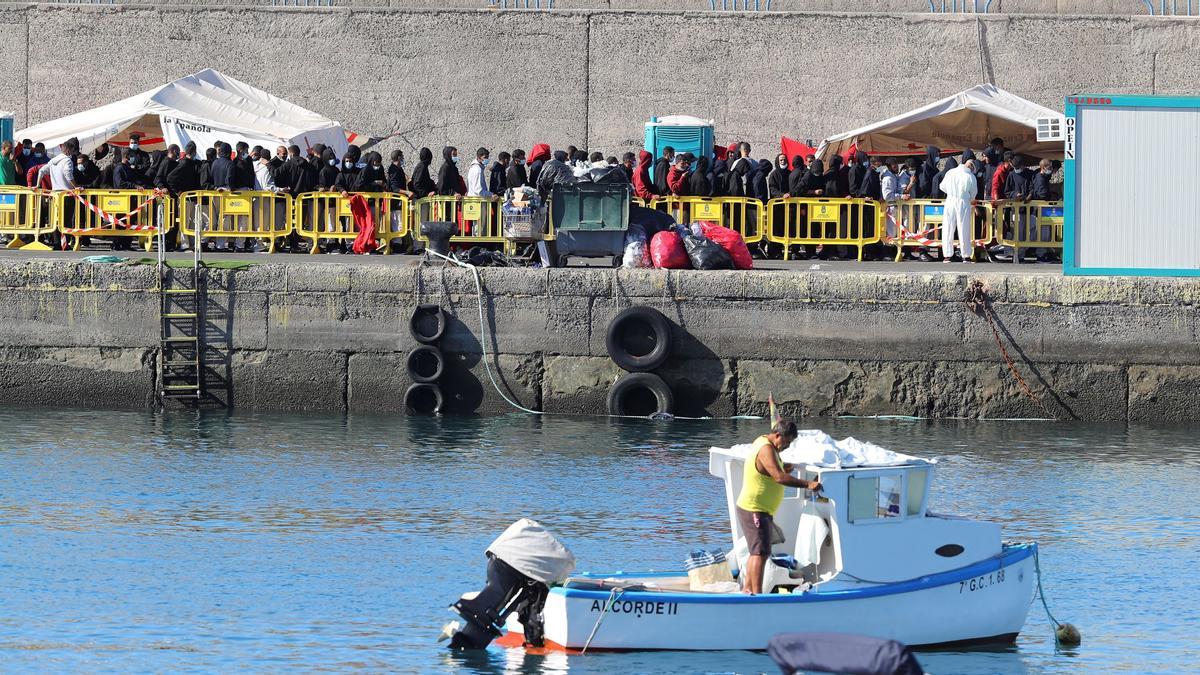 Canarias recibe casi 600 inmigrantes más hasta la mañana del domingo