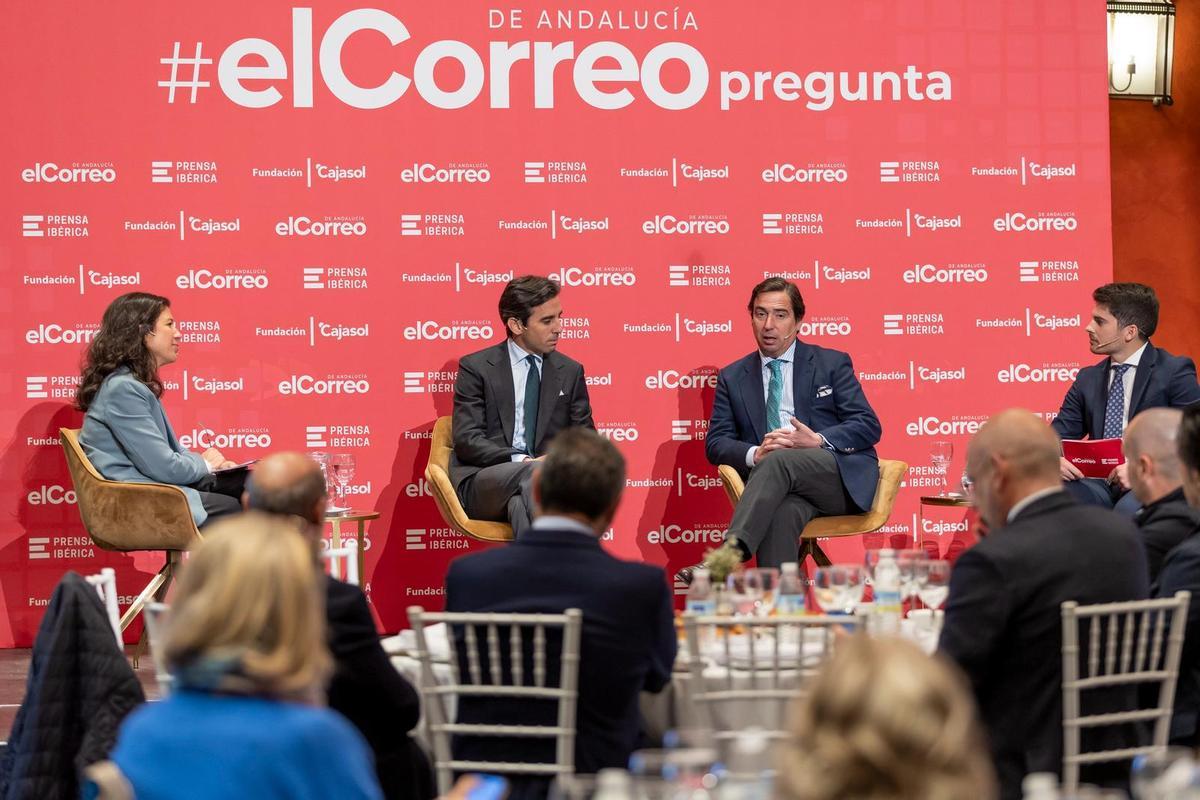 De izquierda a derecha: Isabel Morillo, directora de El Correo de Andalucía, Juan Ortega, José María Garzón y Antonio Muñoz, CM de El Correo de Andalucía