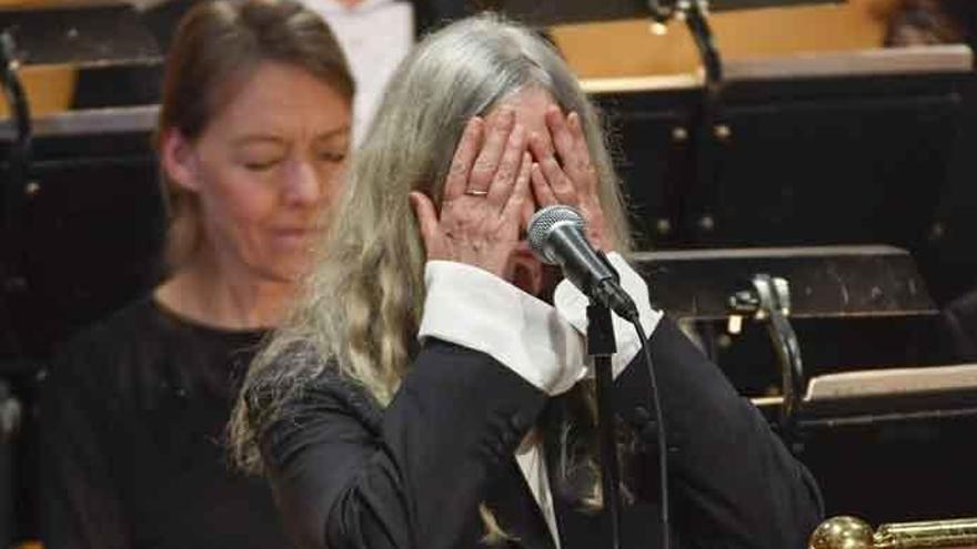 Patti Smith se queda en blanco al interpretar una canción de Dylan en los Nobel