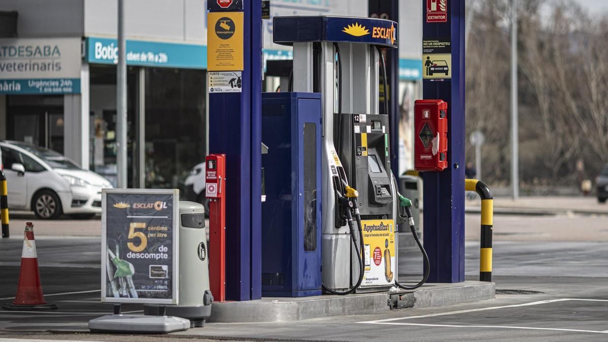 Exterior d'una gasolinera.