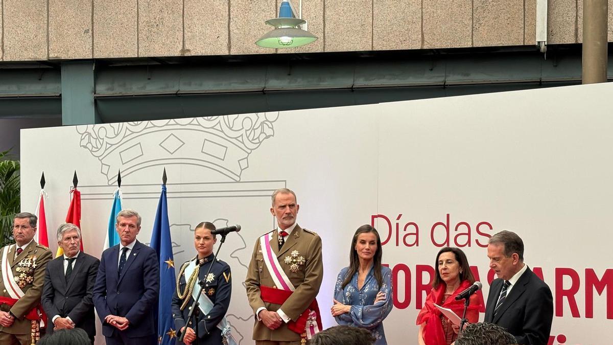 Vídeo La broma del rey Felipe VI a Leonor sobre su futuro durante el cóctel institucional en Vigo: Ya veremos