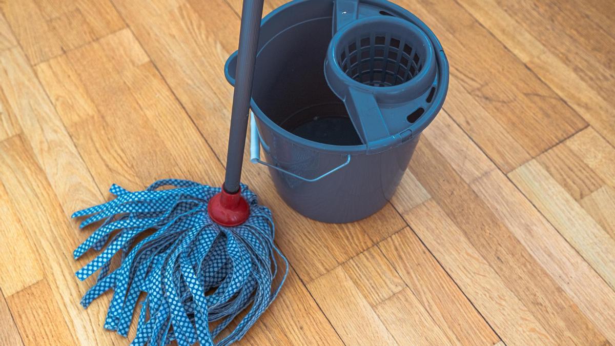 Deja de sufrir para limpiar tu piso con esta mopa que te hará la