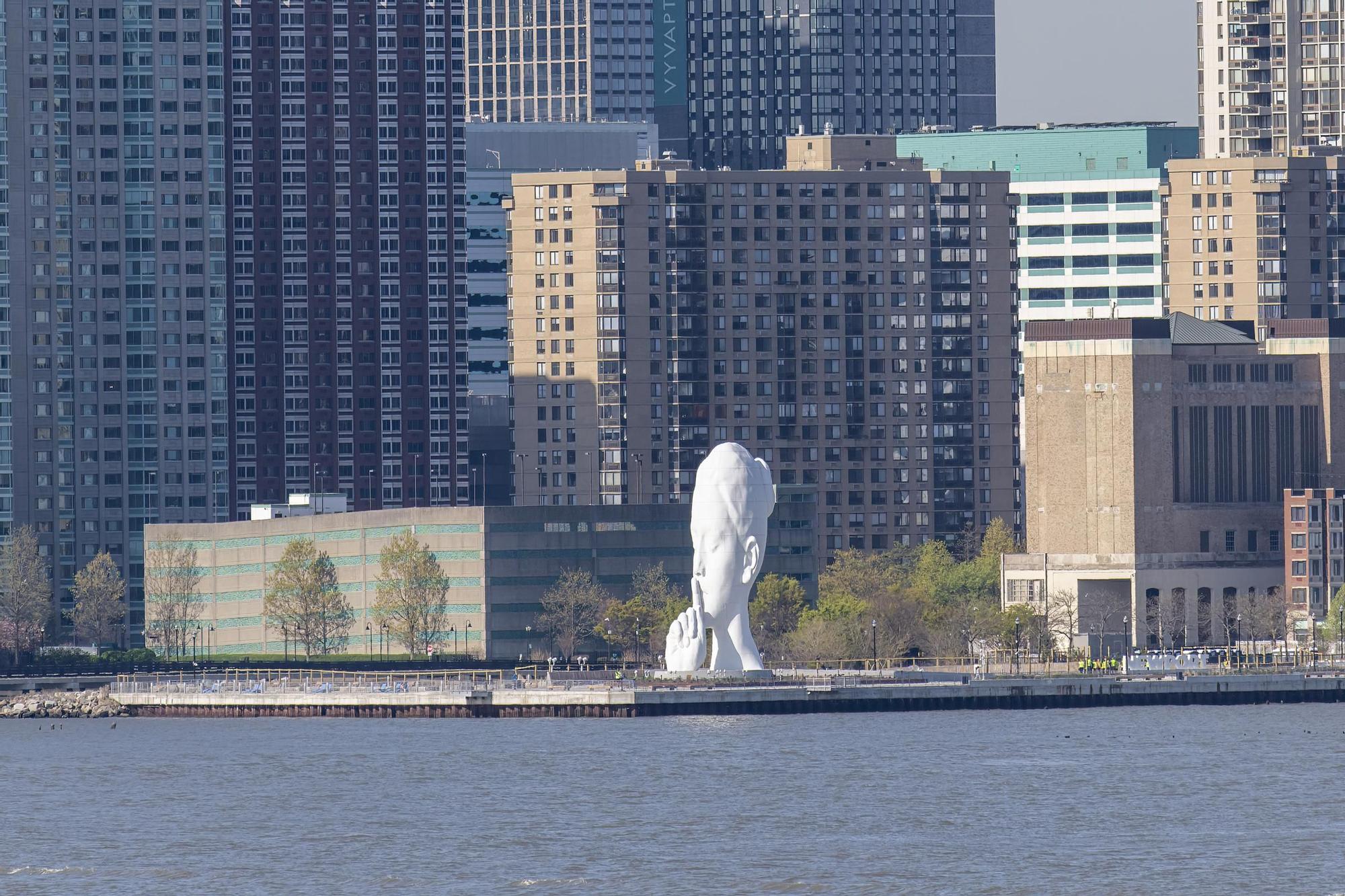 La escultura 'Water's Soul' de Jaume Plensa frente al río Hudson