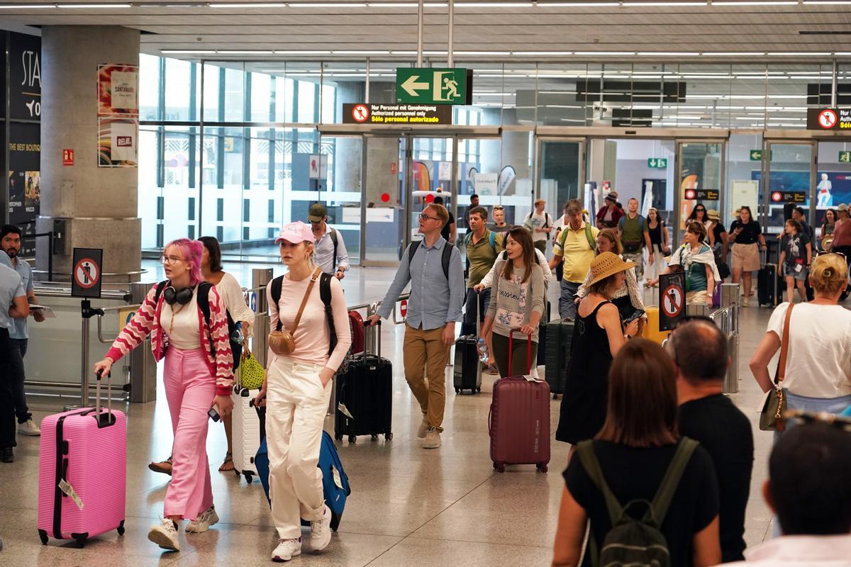 Operación salida de primeros de agosto en el aeropuerto de Málaga.