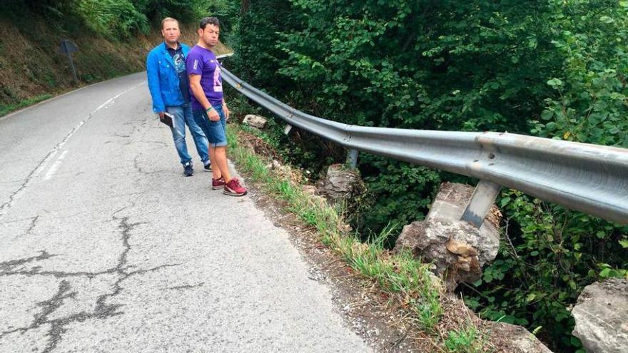 Sutil y Del Peño, en la carretera de La Collaona.