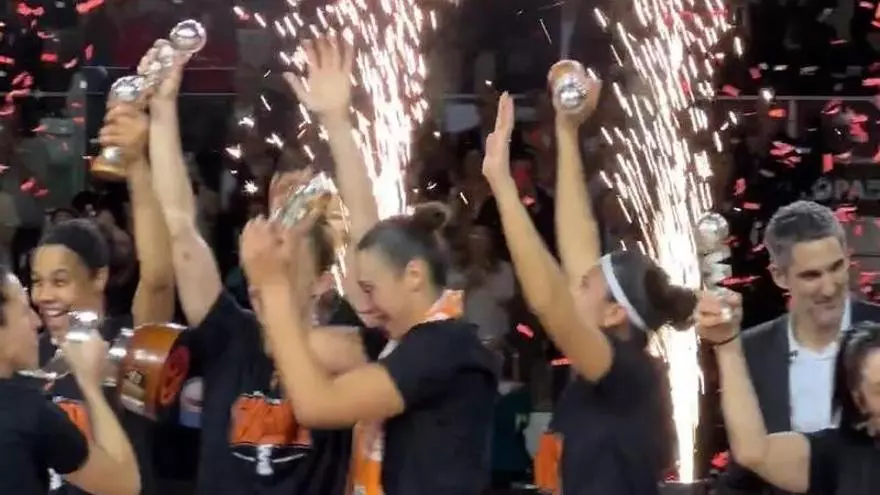 ¡Así ha levantado el Valencia Basket la Copa de la Reina!
